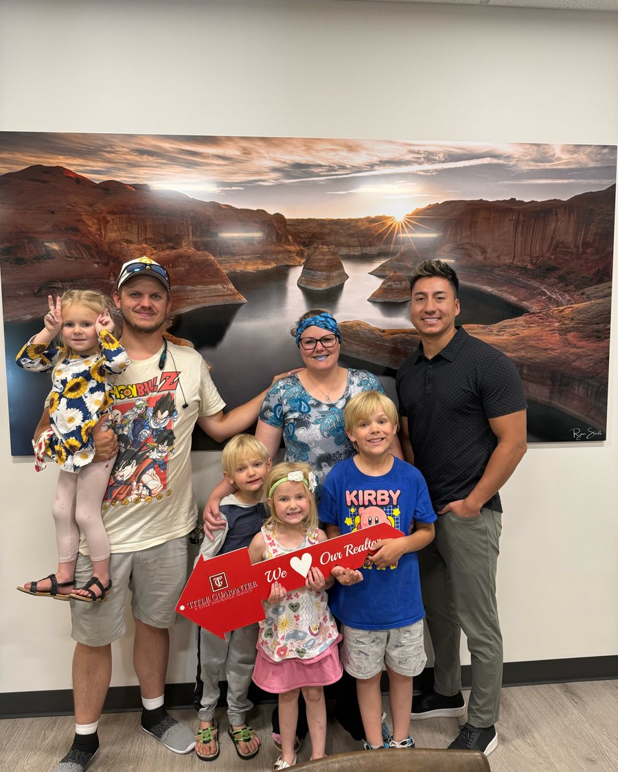 Ishmael Villarroel with clients in Kaysville, 2021