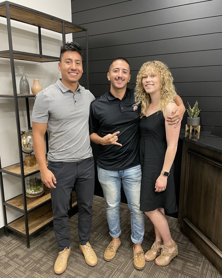 Ishmael Villarroel with clients in Clinton, 2021
